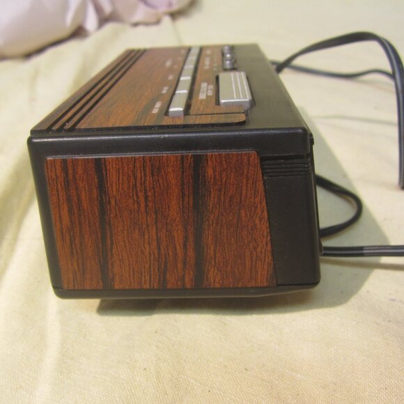 VTG KMC DIGITAL ALARM CLOCK KMC 907A - Picture 5 of 7